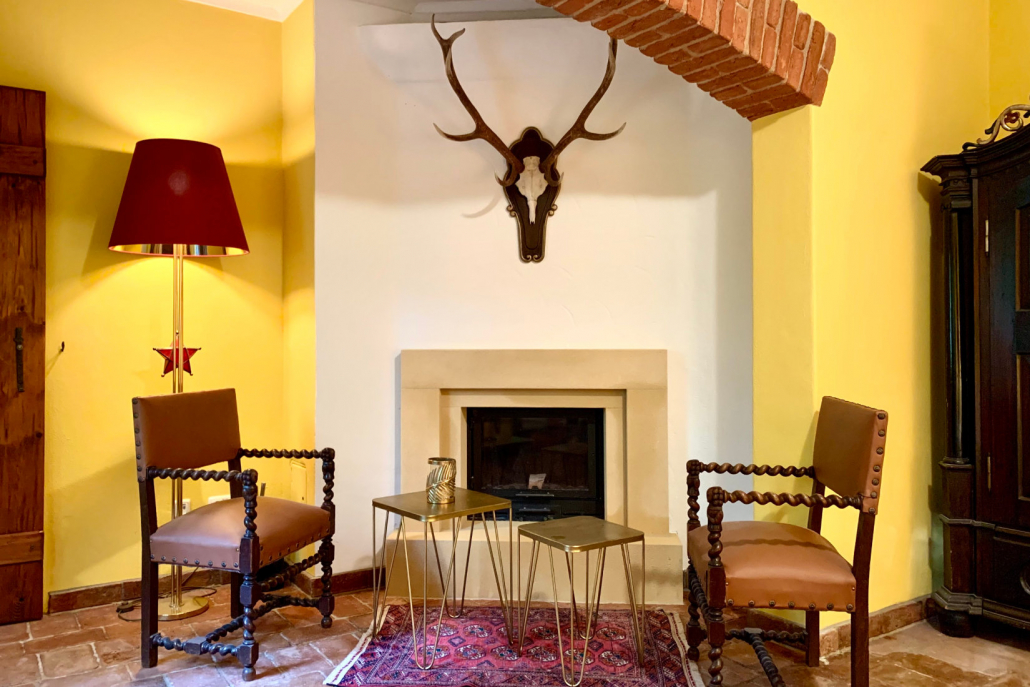 2 Landhaus Austria Steinhaus Masterbedroom 1650x1100