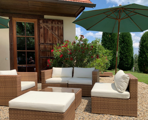 7 Landhaus Austria Fehring Kiesterrasse Haupthaus Terrasse