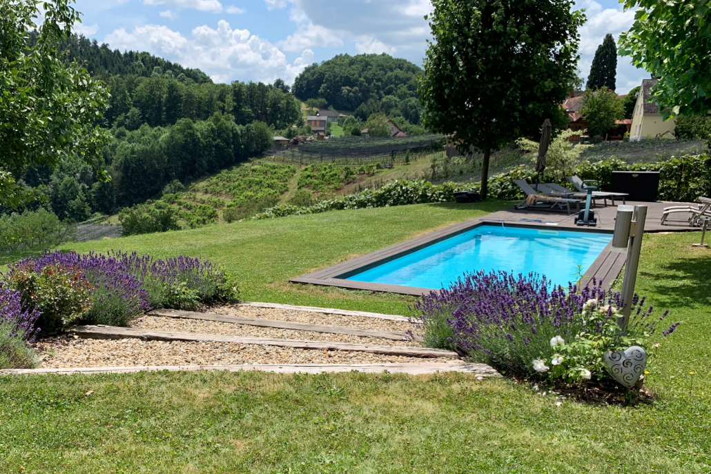 8 Landhaus Austria Fehring Pool Garten 2019 3856 1650x1100
